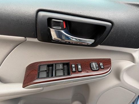 Used 2012 Toyota Camry XLE w/ Leather Pkg image 12