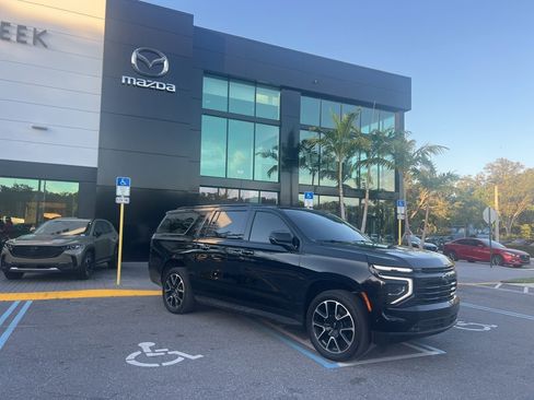 Used 2025 Chevrolet Suburban RST w/ Comfort Package image 8