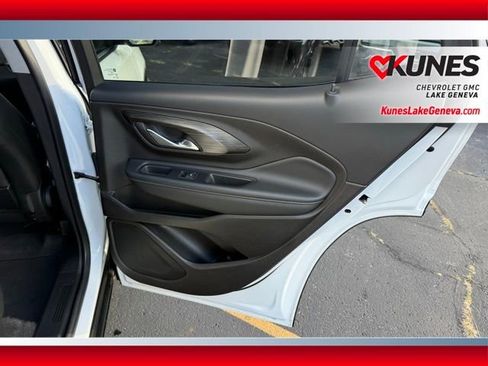 Used 2024 GMC Terrain SLT image 17