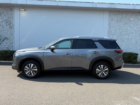 Certified 2025 Nissan Pathfinder SL AWD/4WD image 3