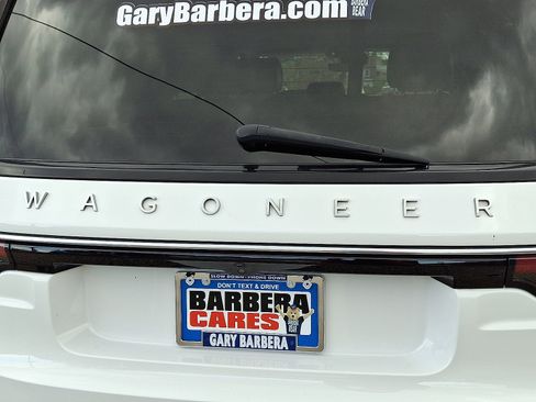 Used 2023 Jeep Wagoneer L Series II image 29