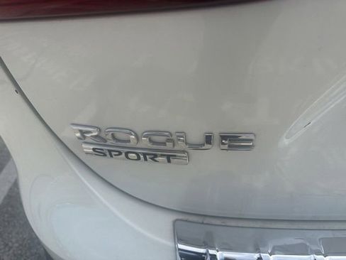Used 2018 Nissan Rogue Sport SV w/ SV Technology Package AWD/4WD image 16
