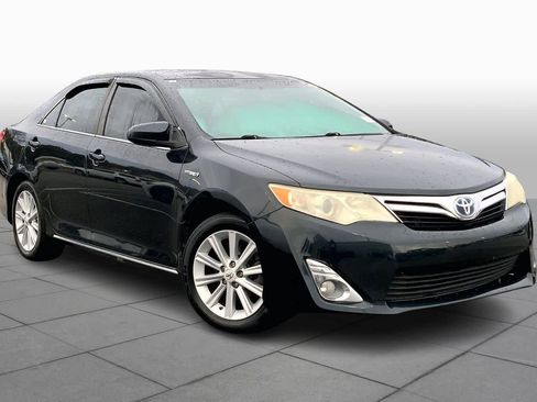 Used 2014 Toyota Camry XLE image 2