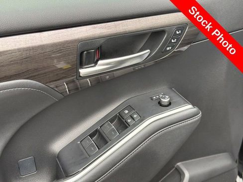 Used 2023 Toyota Highlander Platinum image 19