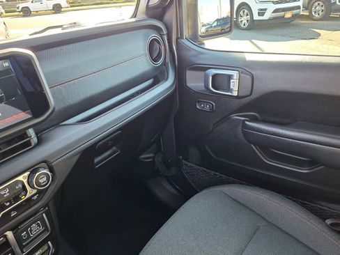 Used 2025 Jeep Wrangler Rubicon w/ Convenience Group image 40