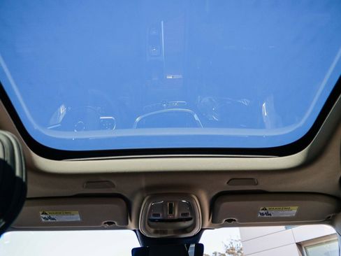 Used 2025 Volvo V60 B5 Cross Country Plus image 17