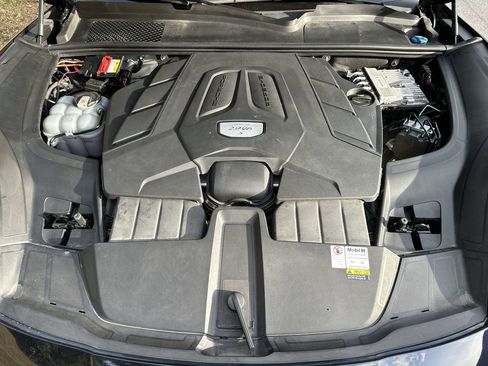 Used 2021 Porsche Cayenne S image 31