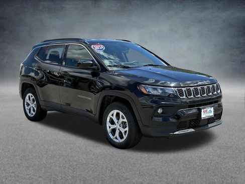 Used 2024 Jeep Compass Latitude AWD/4WD image 8