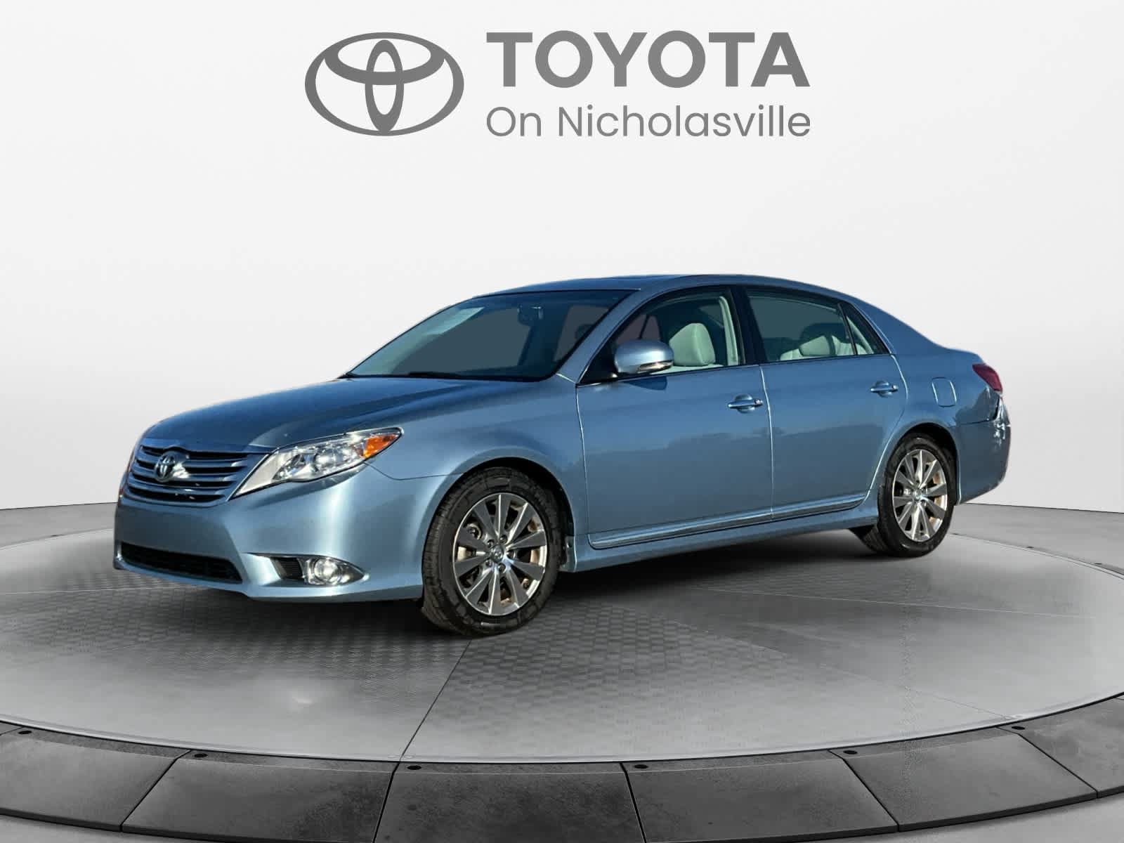 Used 2011 Toyota Avalon Limited FWD image 1