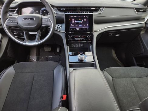 New 2025 Jeep Grand Cherokee Altitude image 5