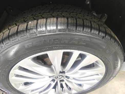 Used 2023 Toyota Highlander Platinum image 8