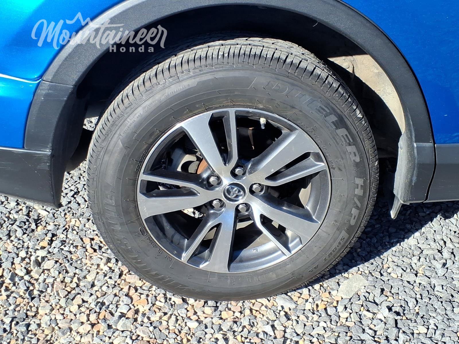 Used 2017 Toyota RAV4 XLE AWD/4WD image 11