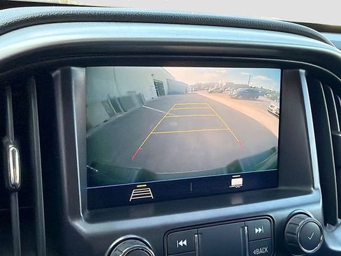 Used 2022 Chevrolet Colorado LT w/ LT Convenience Package AWD/4WD image 13
