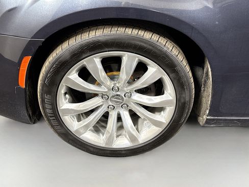 Used 2018 Chrysler 300 Limited RWD image 38