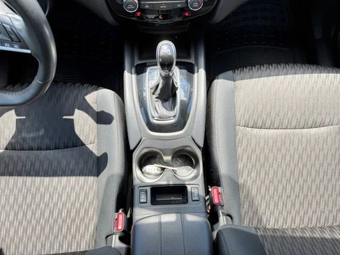 Used 2017 Nissan Rogue SV w/ Sun & Sound Touring Package AWD/4WD image 23