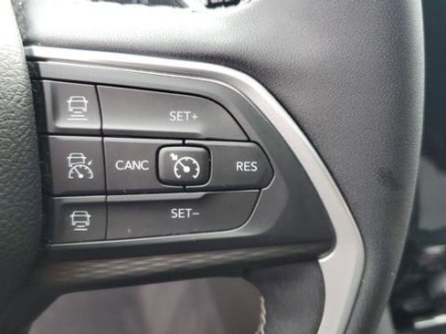 Certified 2023 Jeep Grand Cherokee L Laredo image 12