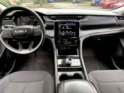 Used 2024 Jeep Grand Cherokee Laredo X image 7