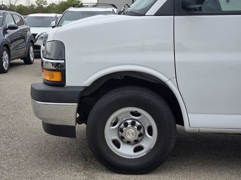Used 2020 Chevrolet Express 3500 LT w/ LT Preferred Equipment Group image 6