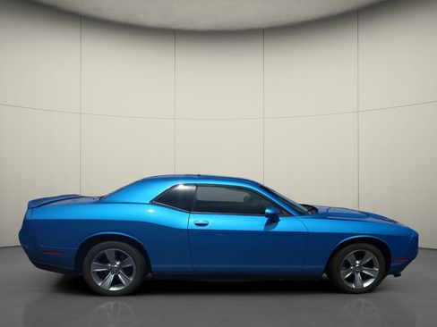 Used 2019 Dodge Challenger SXT RWD image 10