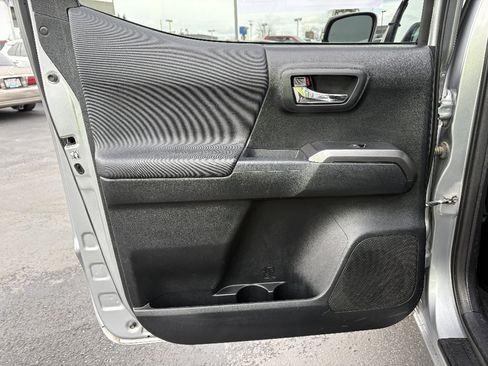 Used 2016 Toyota Tacoma TRD Off-Road w/ Premium & Technology Package image 34