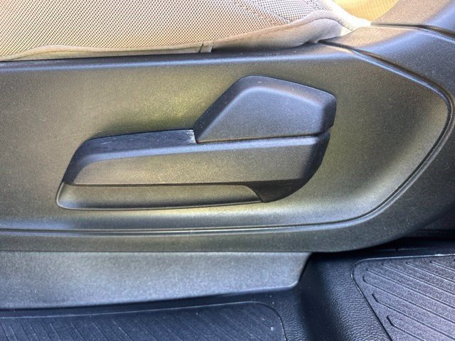Used 2023 Ford Explorer XLT AWD/4WD image 39