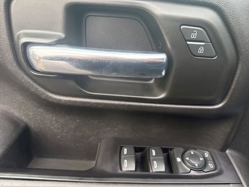 Used 2020 Chevrolet Silverado 1500 Custom w/ Custom Value Package image 11