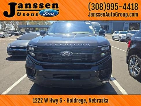 Used 2025 Ford Expedition Active AWD/4WD image 2