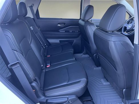 Used 2024 Nissan Pathfinder SL image 13