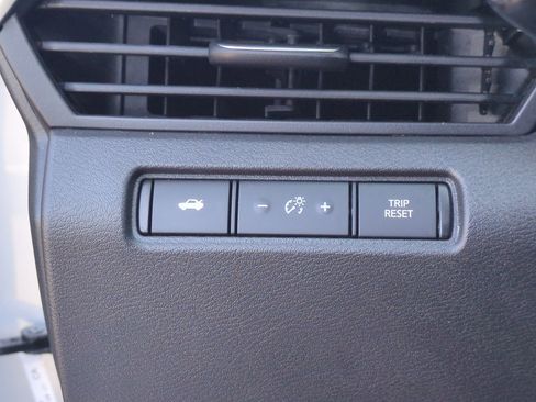 Used 2024 Nissan Altima 2.5 SV FWD image 17