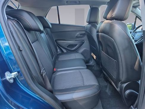 Used 2020 Chevrolet Trax LT w/ Sun & Sound Package AWD/4WD image 18