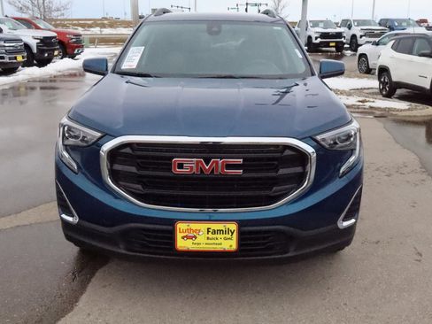 Used 2021 GMC Terrain SLE w/ Driver Convenience Package AWD/4WD image 2