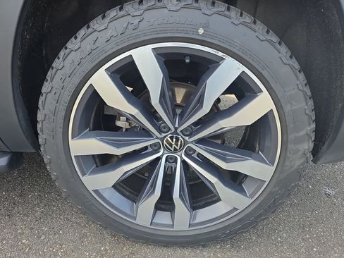 Used 2021 Volkswagen Atlas SEL R-Line AWD/4WD image 12