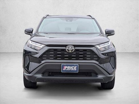 Used 2022 Toyota RAV4 XLE FWD image 2