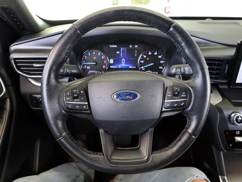 Used 2020 Ford Explorer XLT w/ Equipment Group 202A RWD image 26