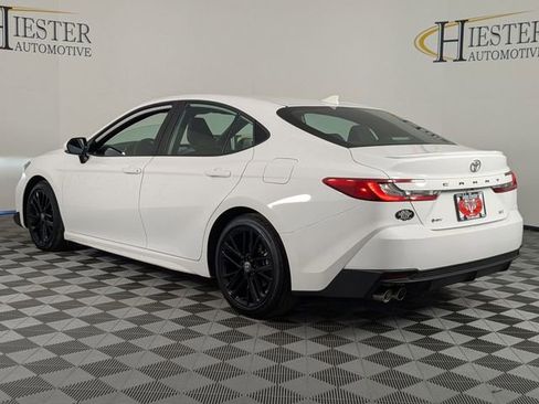 Used 2025 Toyota Camry SE image 5
