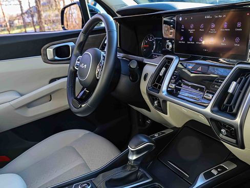 Certified 2023 Kia Sorento S w/ Panoramic Sunroof Package image 26