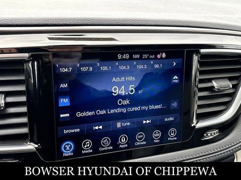 Used 2017 Chrysler Pacifica Limited image 15