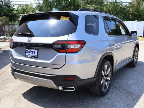 Used 2023 Honda Pilot Touring image 7