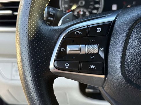 Used 2025 Genesis G70 2.5T image 38