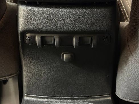 Used 2018 Jeep Wrangler Unlimited Sahara AWD/4WD image 13