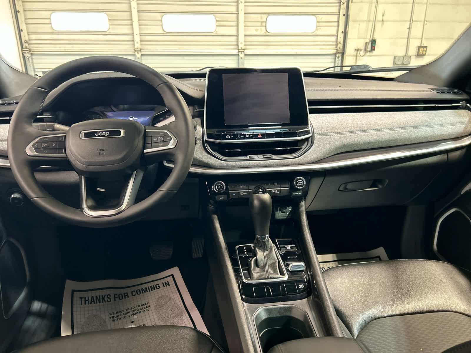 Used 2025 Jeep Compass Latitude AWD/4WD image 4