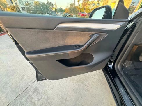 Used 2023 Tesla Model Y Long Range image 19