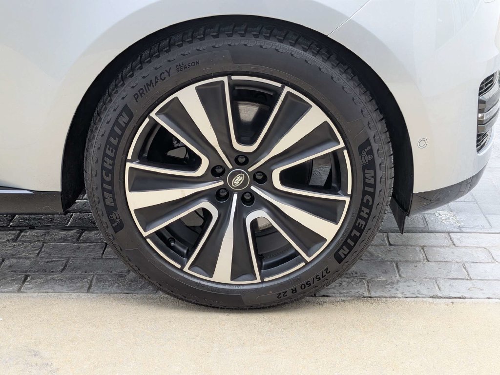 Certified 2025 Land Rover Range Rover SE AWD/4WD image 10