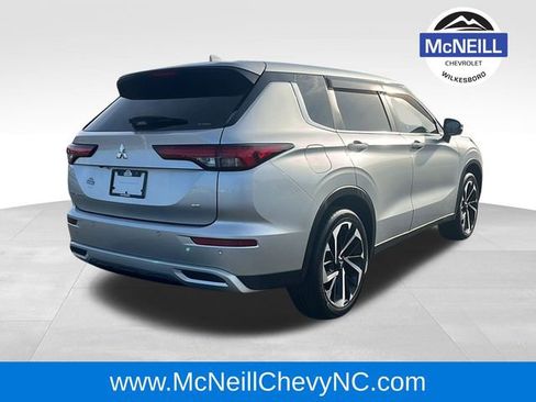 Used 2022 Mitsubishi Outlander SE image 7