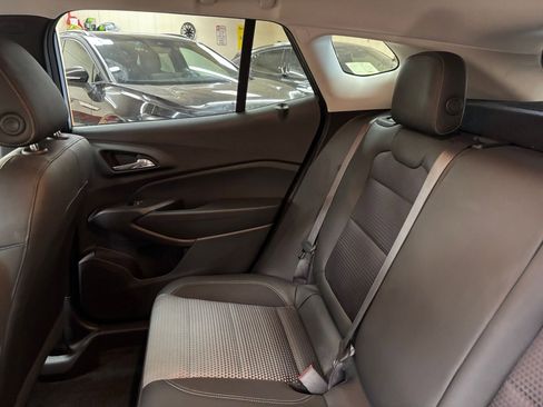 Used 2025 Chevrolet Trax LT image 38