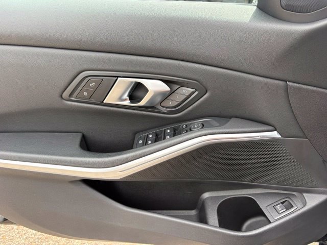 Used 2025 BMW 330i xDrive Sedan AWD/4WD image 18