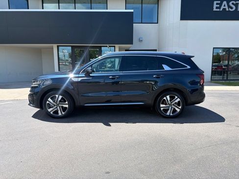 Certified 2023 Kia Sorento SX Prestige AWD/4WD image 2