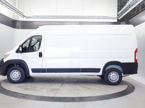 Used 2023 RAM ProMaster 2500 FWD image 2