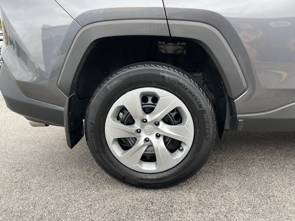 Certified 2022 Toyota RAV4 LE AWD/4WD image 12