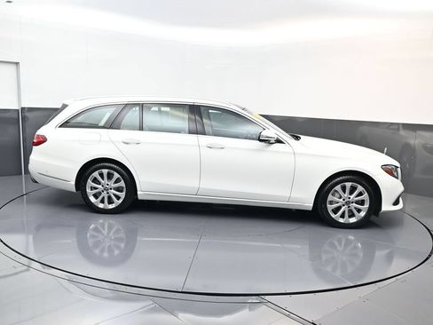 Used 2019 Mercedes-Benz E 450 4MATIC Wagon image 2